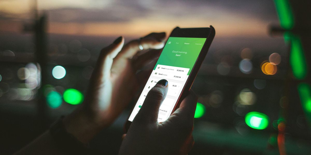 A person using the Acorns fintech app.