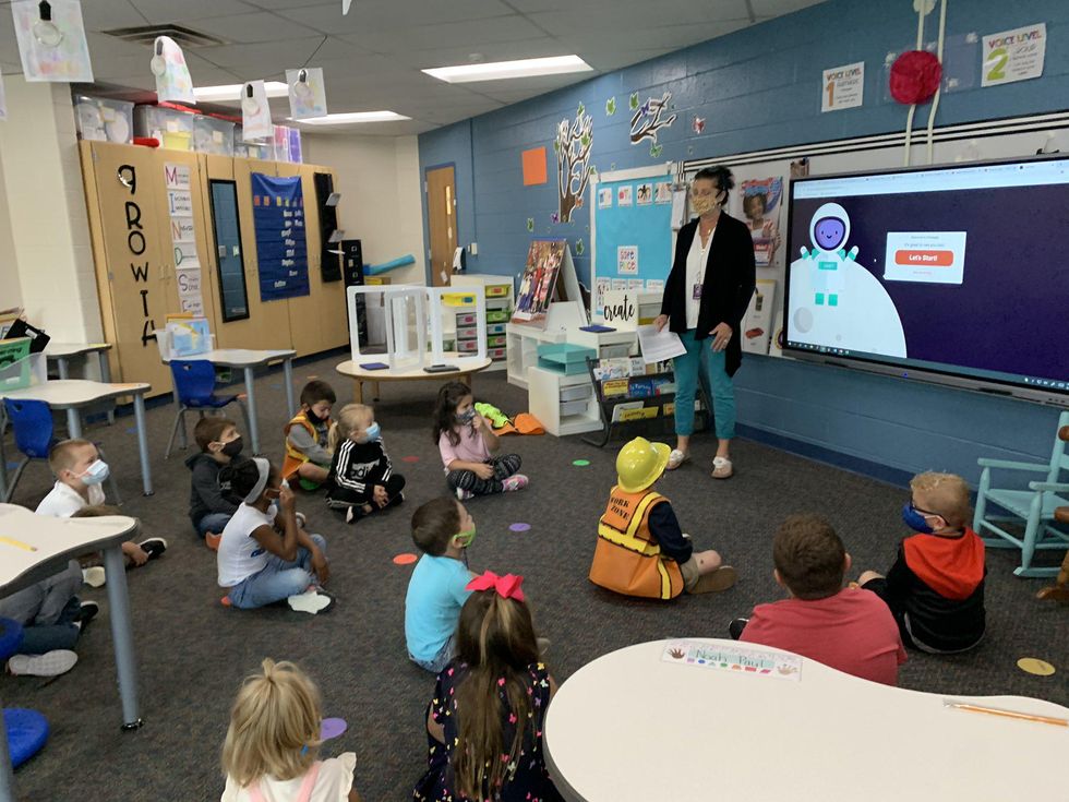 A teacher instructing a class on Closegap.