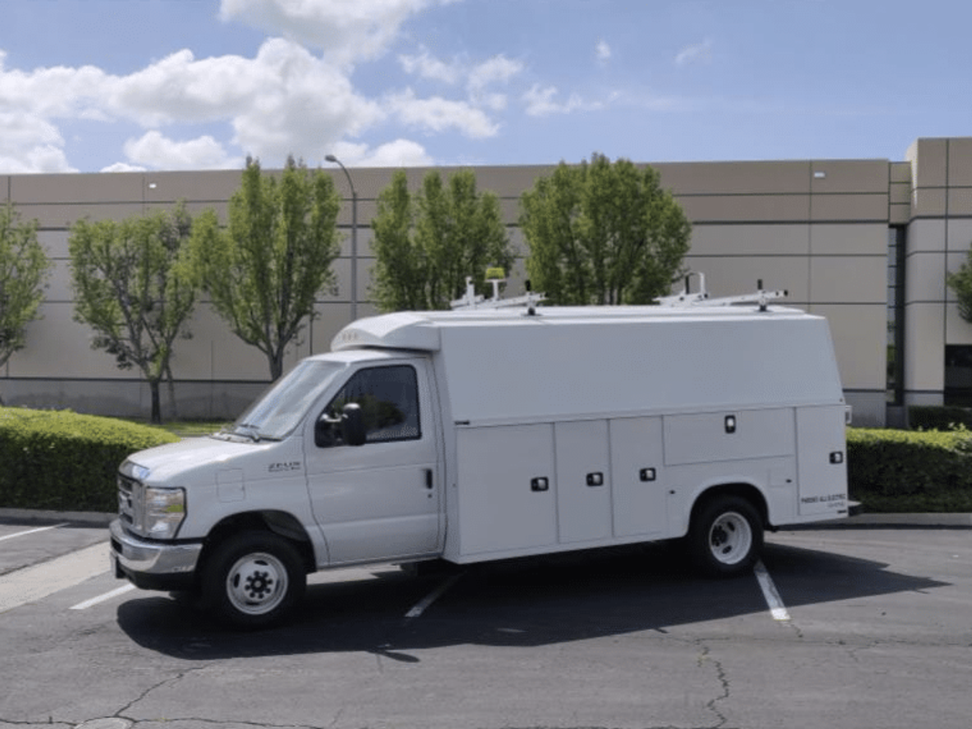 Electric truck by Phoenix Motors
