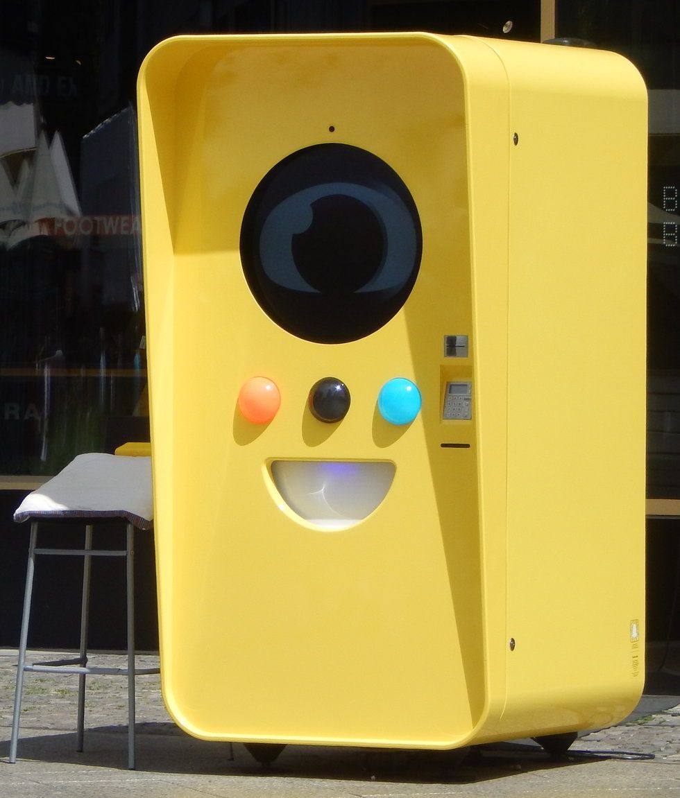 Snapchat Spectacles Vending Machine