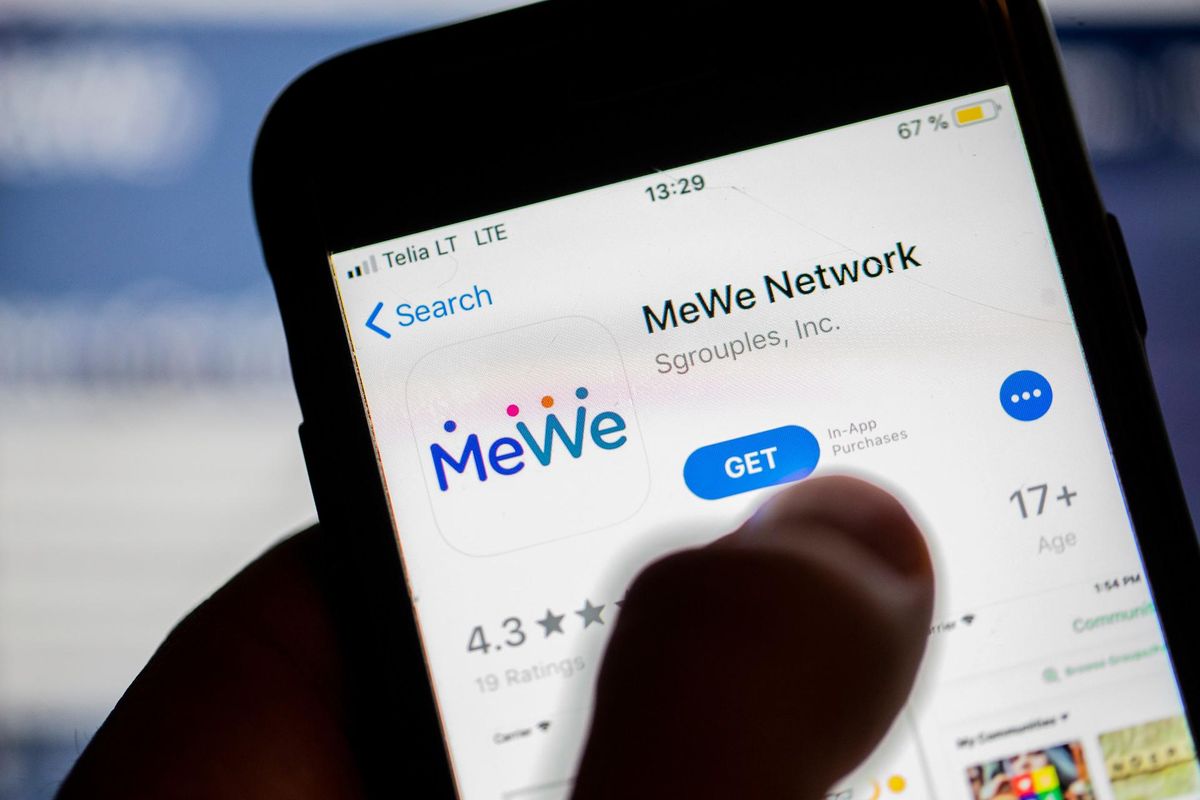 What the Tech? What is MeWe?, What The Tech?
