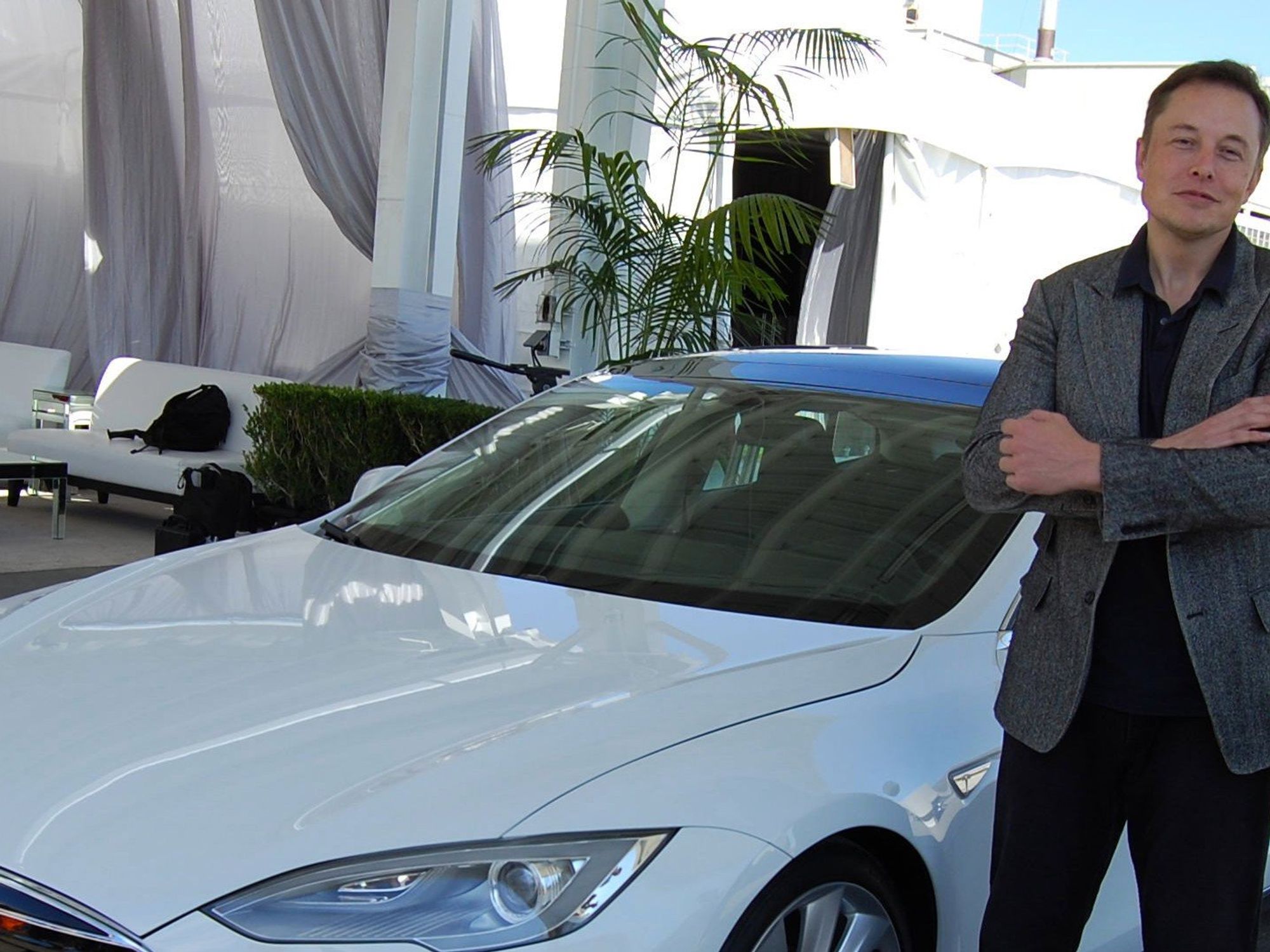 Elon Musk's Eventful 72-Hours: Satellite Launches, Space Tourism, AI Dangers and Bill Gates' New Car