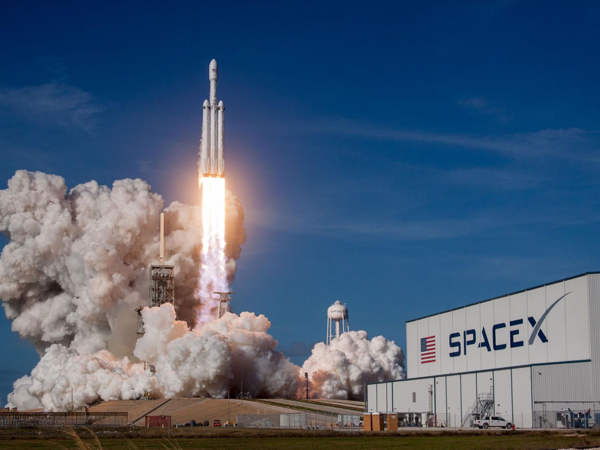 SpaceX Wins Bid to Put Astronauts on the Moon
