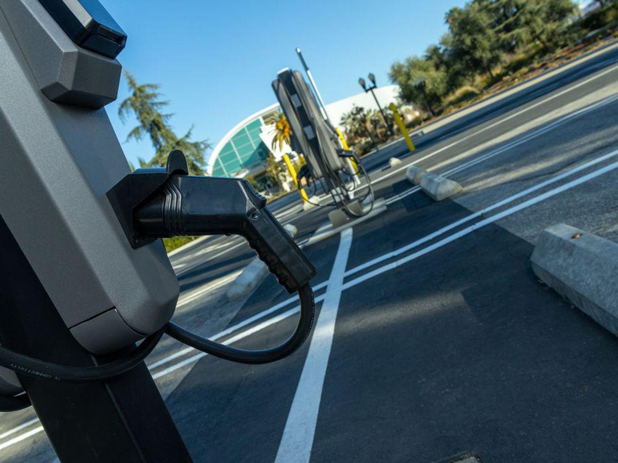 How SoCal Edison Plans to Build 38,000 EV Chargers Across Southern California