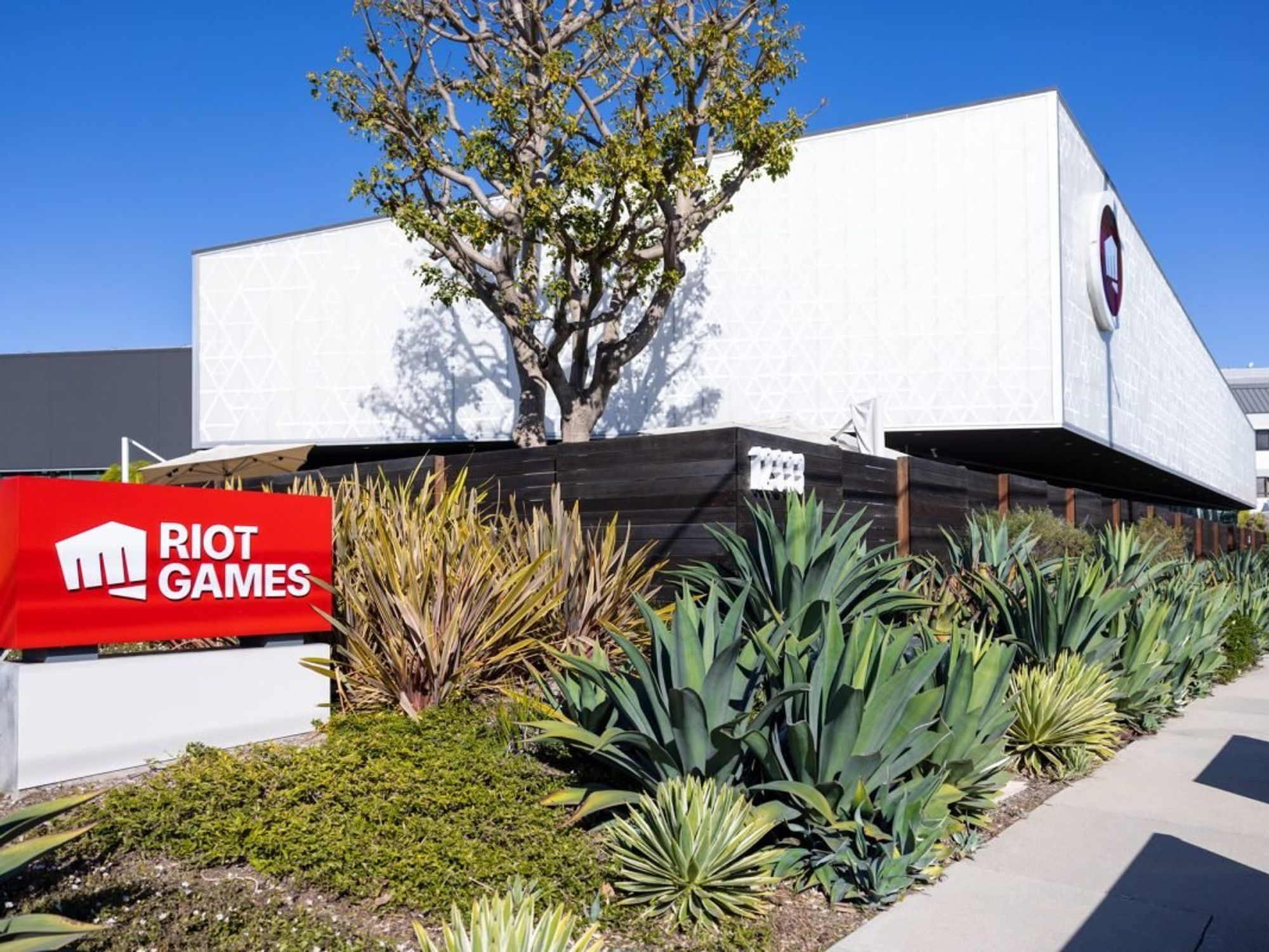 🎮 Riot Games Cuts 500+ Jobs for a Sustainable Future