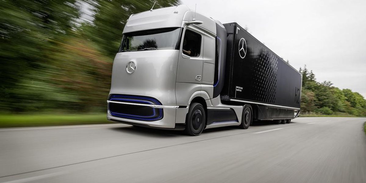 Mercedes Benz’s hydrogen-powered GenH2 truck.