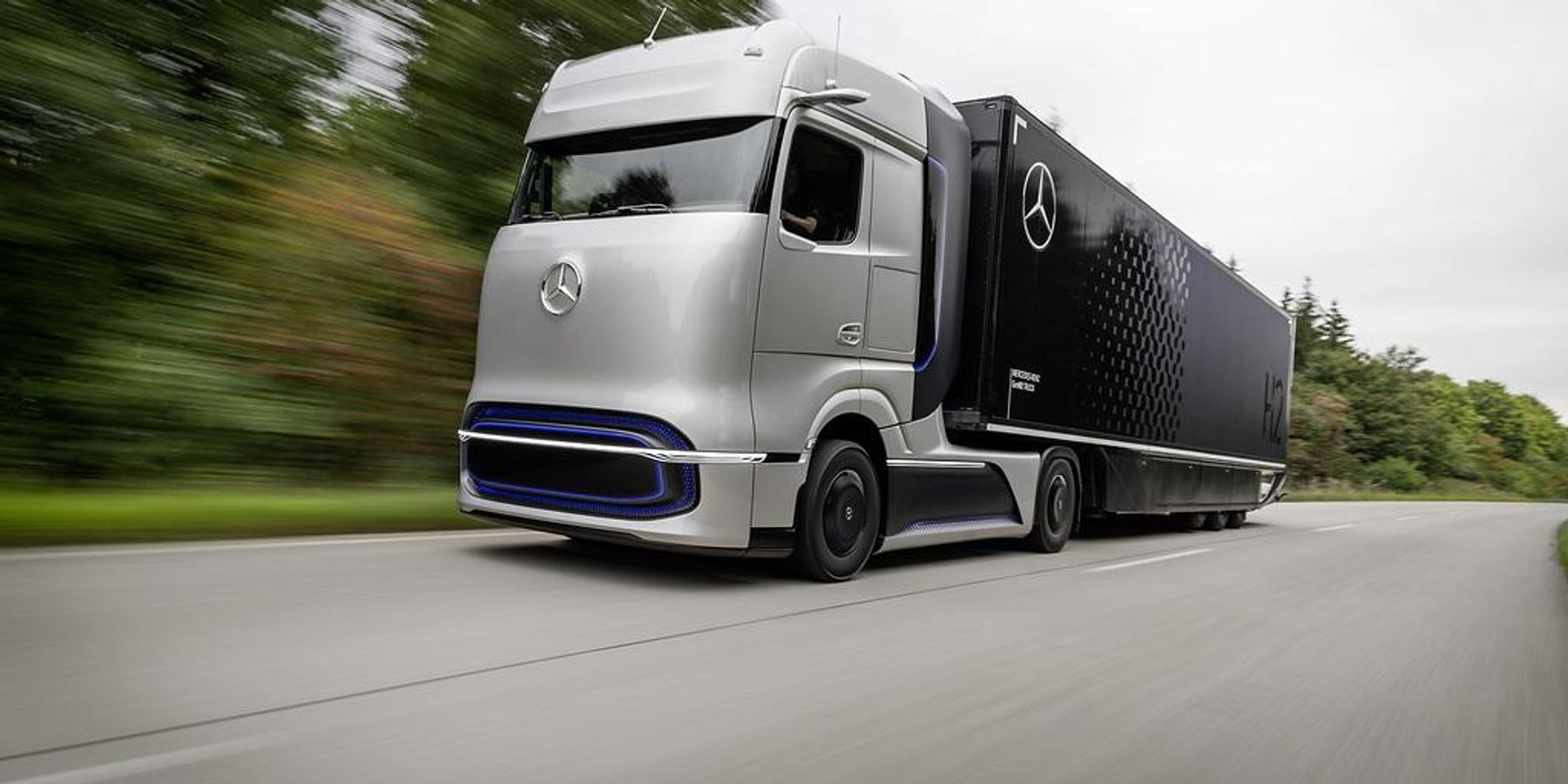 Mercedes Benz’s hydrogen-powered GenH2 truck.