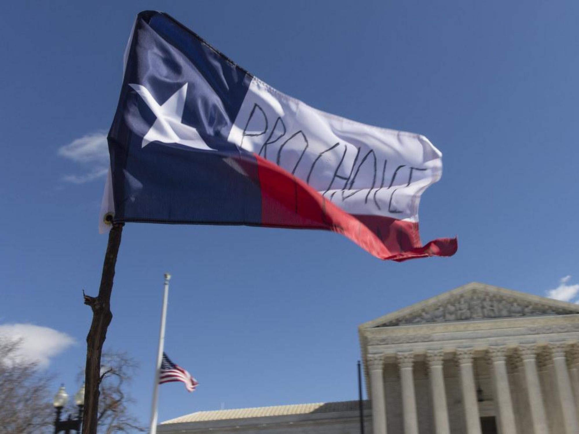 Lyft, Uber Pledge To Cover $10,000 Fees for Drivers Who Violate Texas Abortion Ban