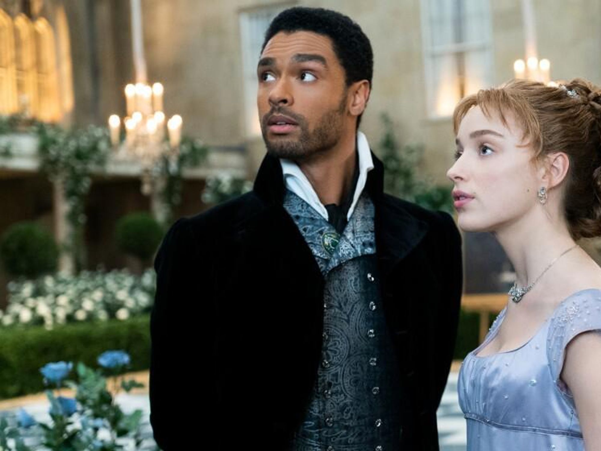 Regé-Jean Page and Phoebe Dynevor in Bridgerton.