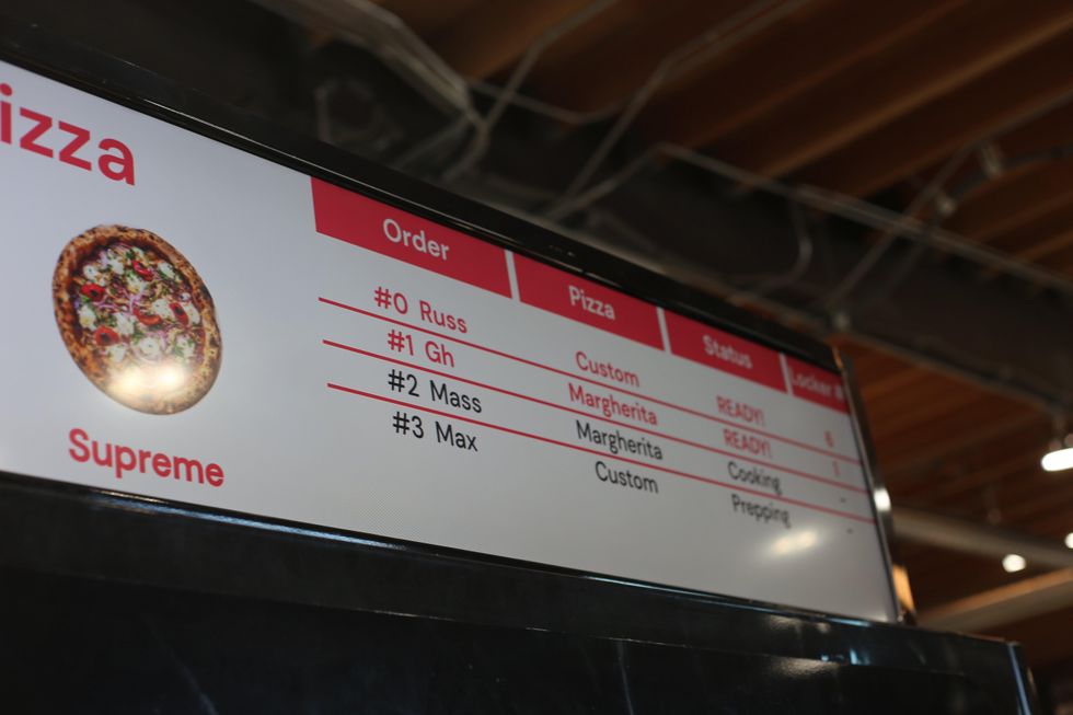 This screen tells you the status of your pizza.