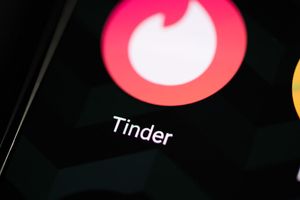 Tinder's new Blind Date feature wants you to judge matches based on  personality - The Verge